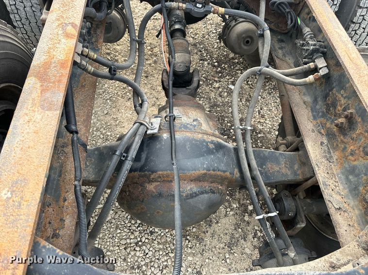 image for item DV1941 2007 International 4400 truck cab and chassis