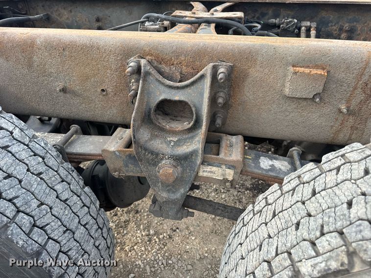 image for item DV1941 2007 International 4400 truck cab and chassis