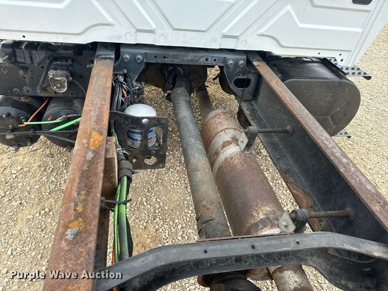 image for item DV1941 2007 International 4400 truck cab and chassis