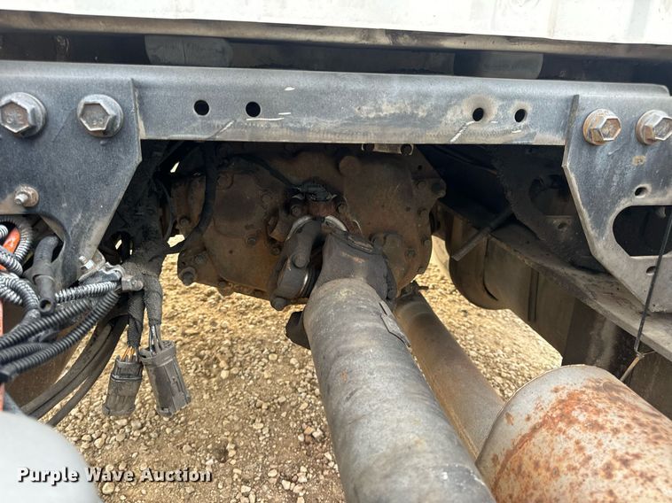 image for item DV1941 2007 International 4400 truck cab and chassis