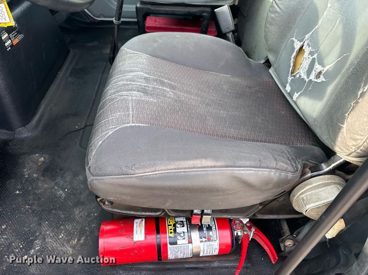 image for item DV1941 2007 International 4400 truck cab and chassis