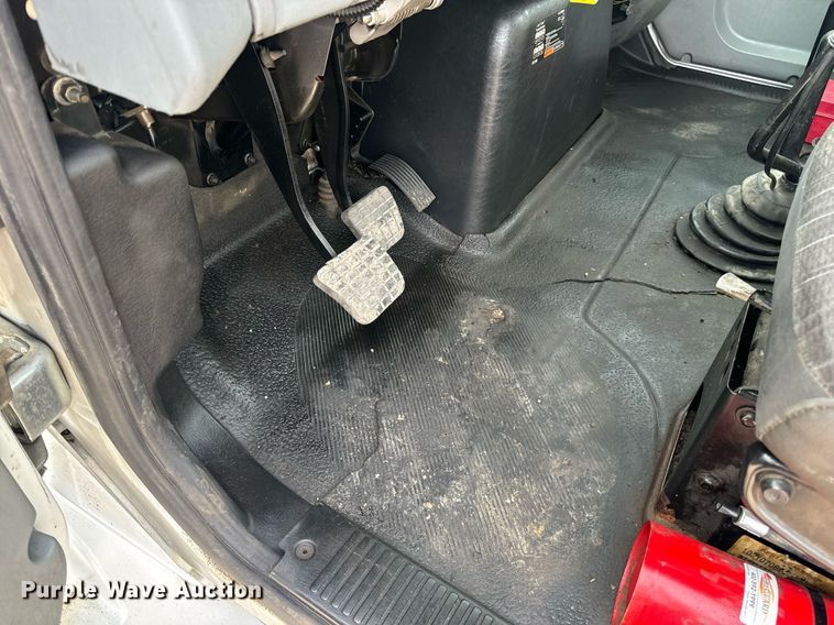 image for item DV1941 2007 International 4400 truck cab and chassis