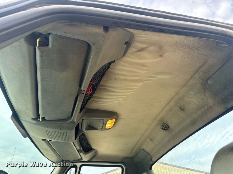 image for item DV1941 2007 International 4400 truck cab and chassis