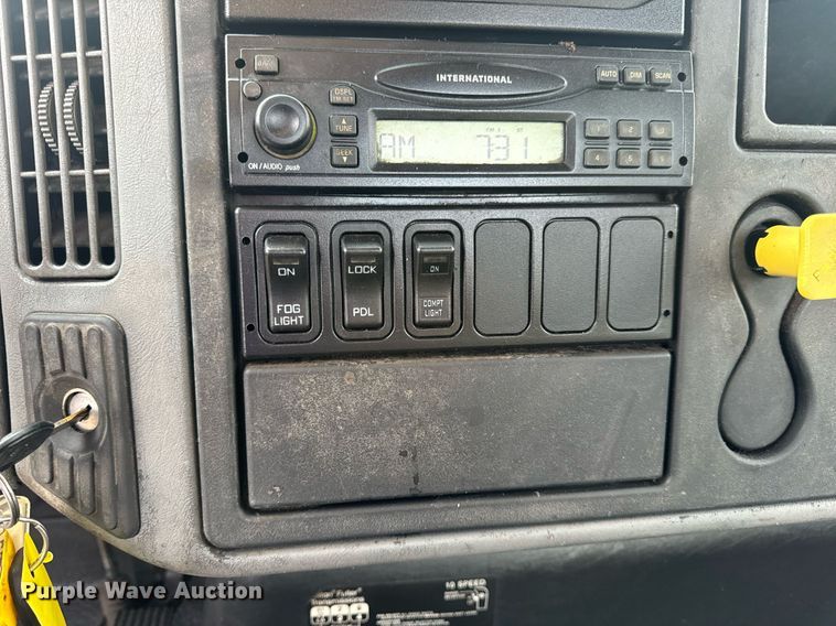 image for item DV1941 2007 International 4400 truck cab and chassis