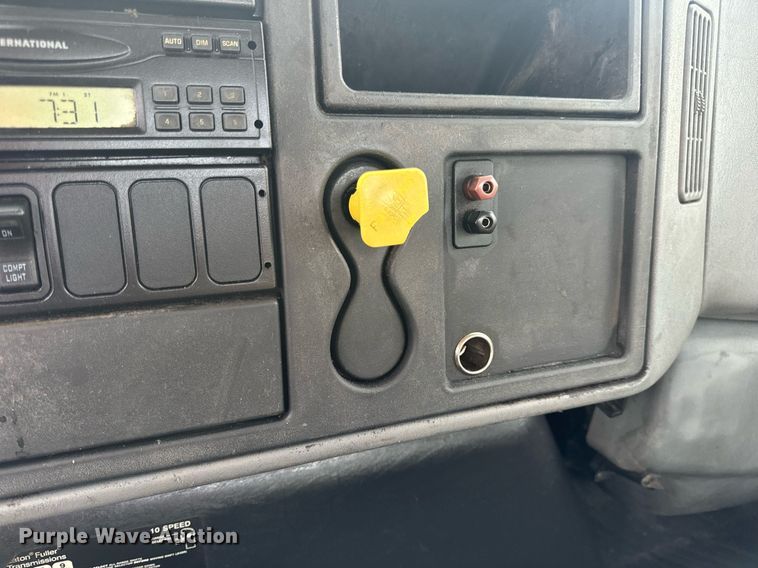 image for item DV1941 2007 International 4400 truck cab and chassis