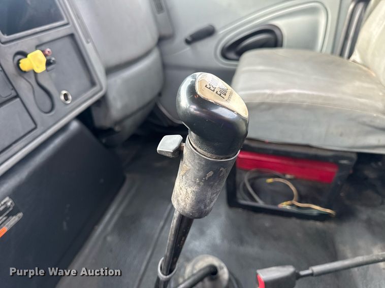 image for item DV1941 2007 International 4400 truck cab and chassis