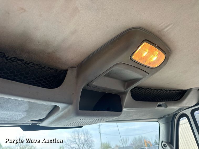 image for item DV1941 2007 International 4400 truck cab and chassis