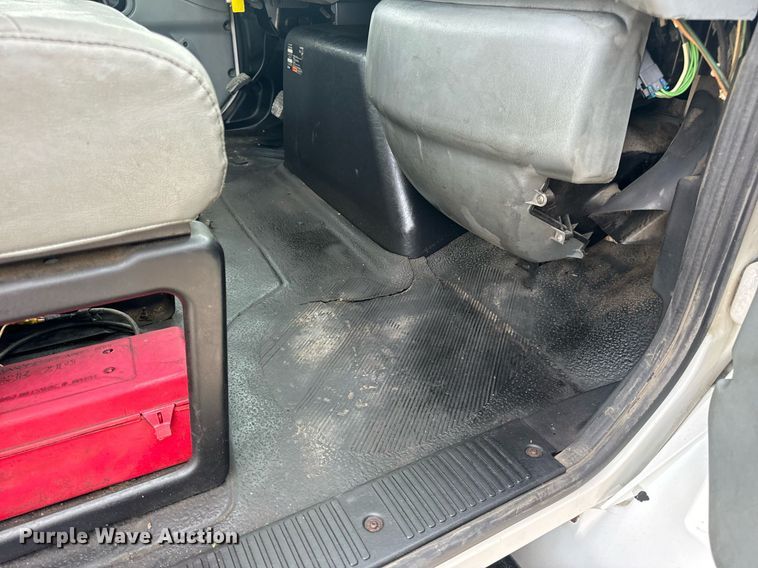 image for item DV1941 2007 International 4400 truck cab and chassis