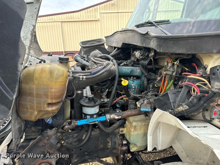 image for item DV1941 2007 International 4400 truck cab and chassis