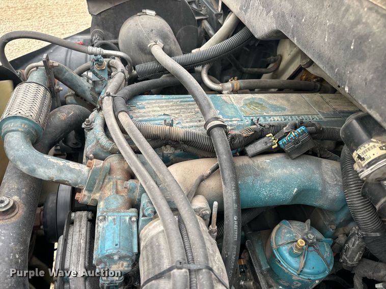 image for item DV1941 2007 International 4400 truck cab and chassis