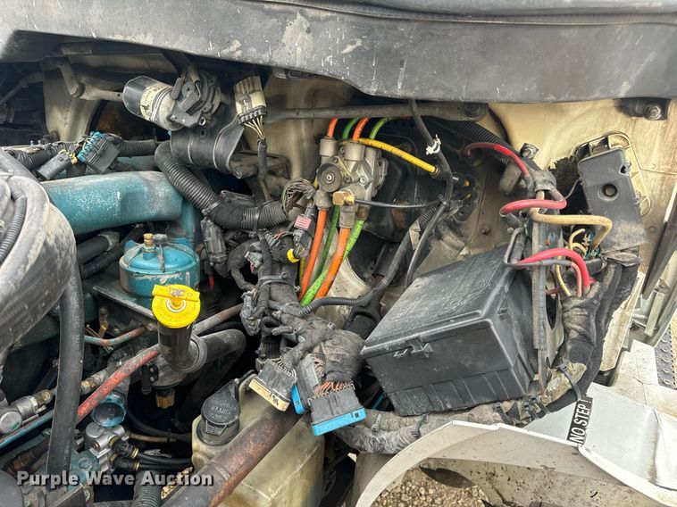 image for item DV1941 2007 International 4400 truck cab and chassis