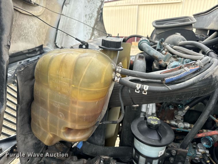 image for item DV1941 2007 International 4400 truck cab and chassis