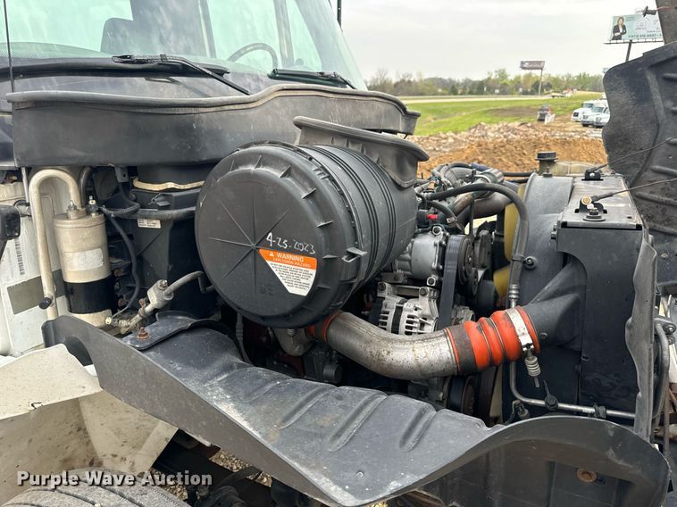 image for item DV1941 2007 International 4400 truck cab and chassis