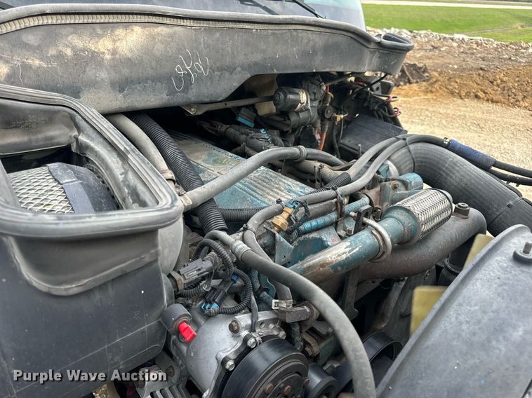 image for item DV1941 2007 International 4400 truck cab and chassis