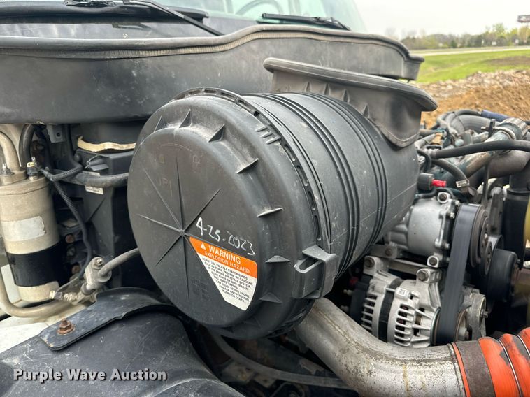 image for item DV1941 2007 International 4400 truck cab and chassis