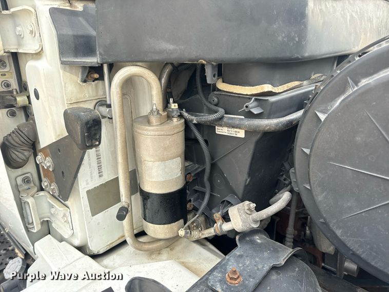 image for item DV1941 2007 International 4400 truck cab and chassis