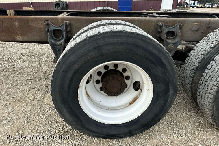 image for item DV1941 2007 International 4400 truck cab and chassis