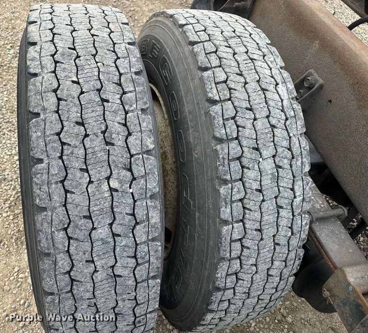 image for item DV1941 2007 International 4400 truck cab and chassis