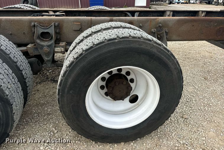 image for item DV1941 2007 International 4400 truck cab and chassis