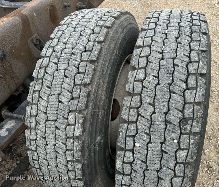 image for item DV1941 2007 International 4400 truck cab and chassis