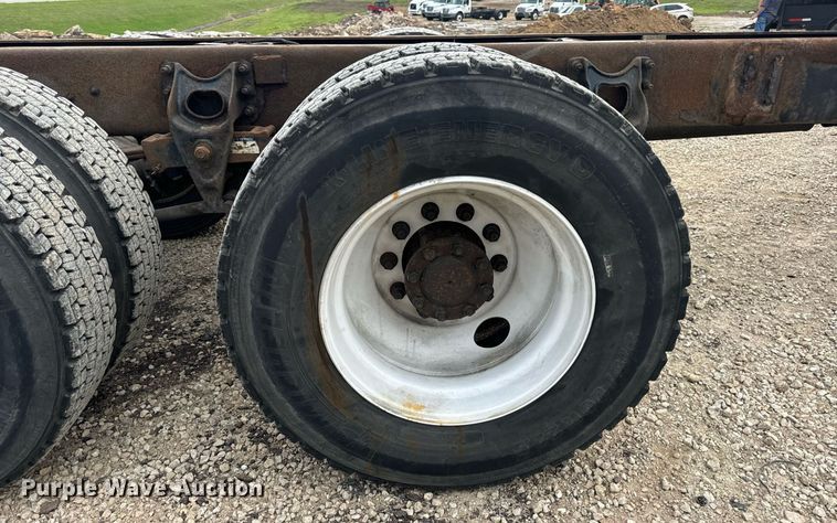 image for item DV1941 2007 International 4400 truck cab and chassis