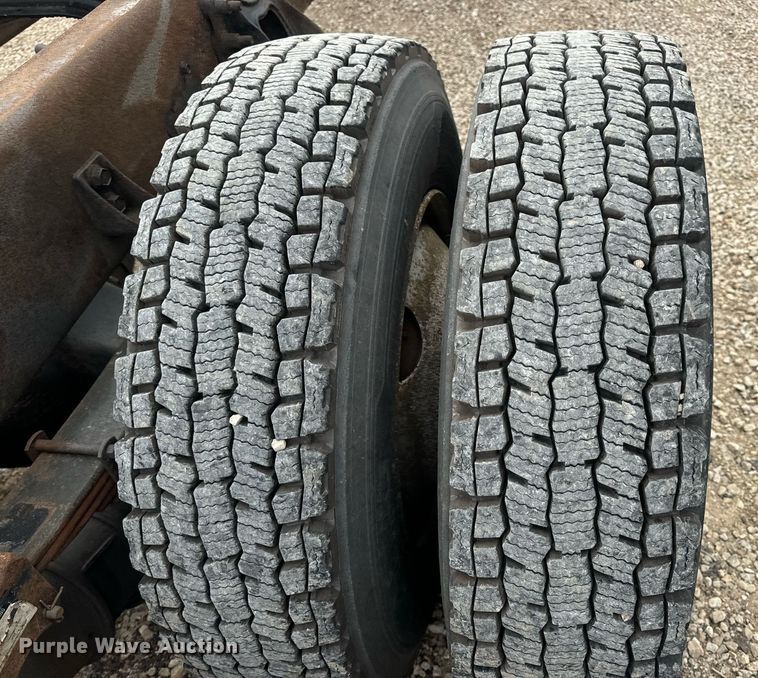 image for item DV1941 2007 International 4400 truck cab and chassis