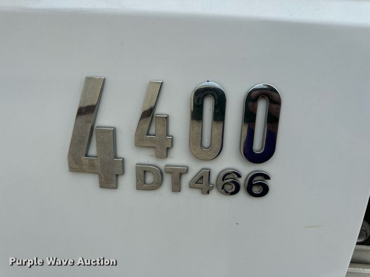 image for item DV1941 2007 International 4400 truck cab and chassis