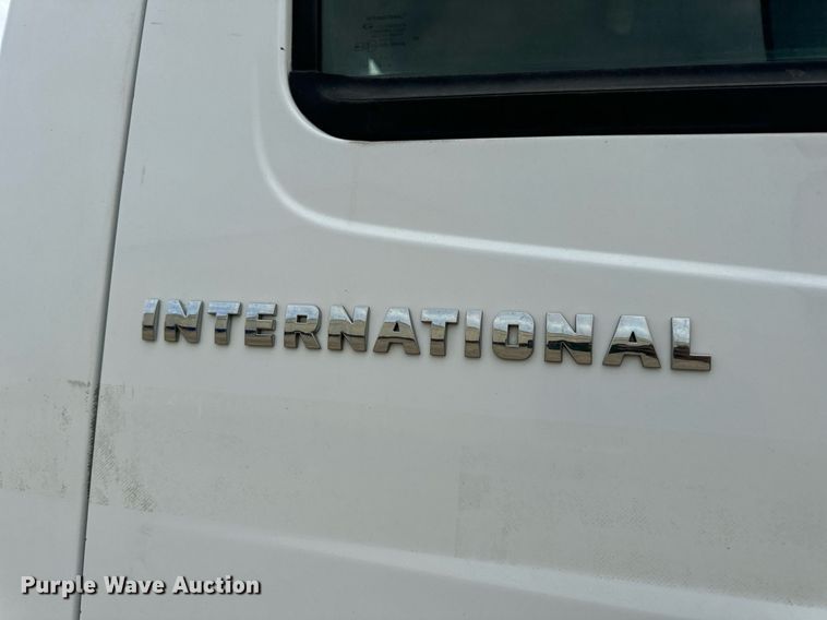 image for item DV1941 2007 International 4400 truck cab and chassis