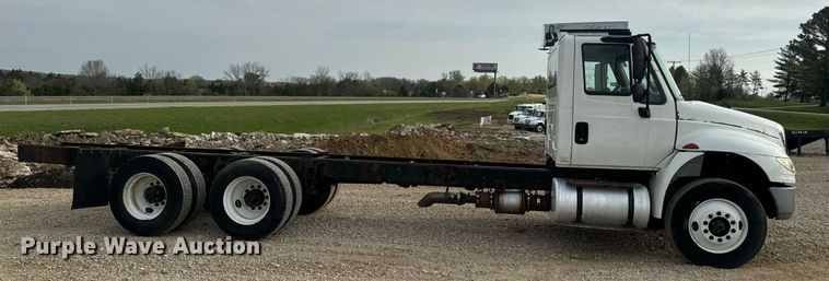 image for item DV1943 2011 International 4400 truck cab and chassis