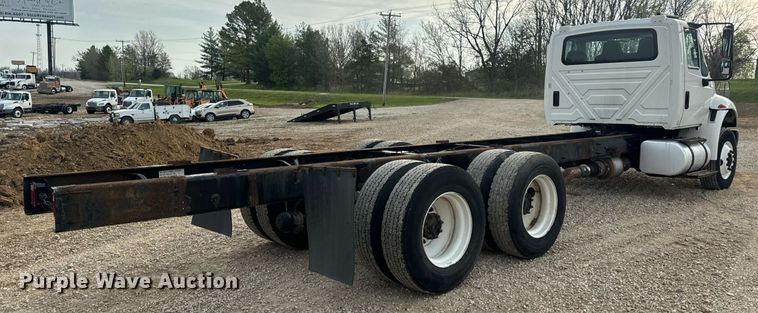 image for item DV1943 2011 International 4400 truck cab and chassis