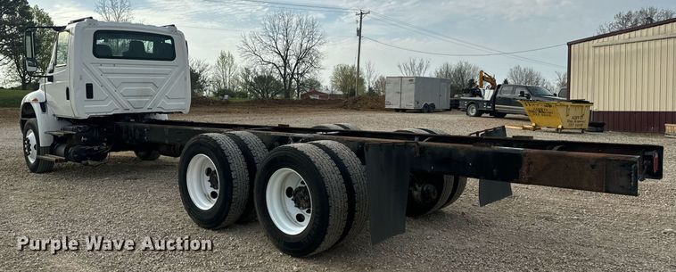 image for item DV1943 2011 International 4400 truck cab and chassis