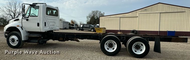 image for item DV1943 2011 International 4400 truck cab and chassis