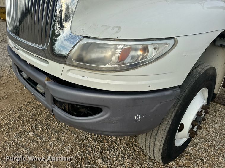 image for item DV1943 2011 International 4400 truck cab and chassis