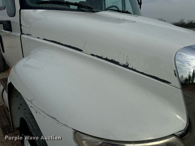 image for item DV1943 2011 International 4400 truck cab and chassis