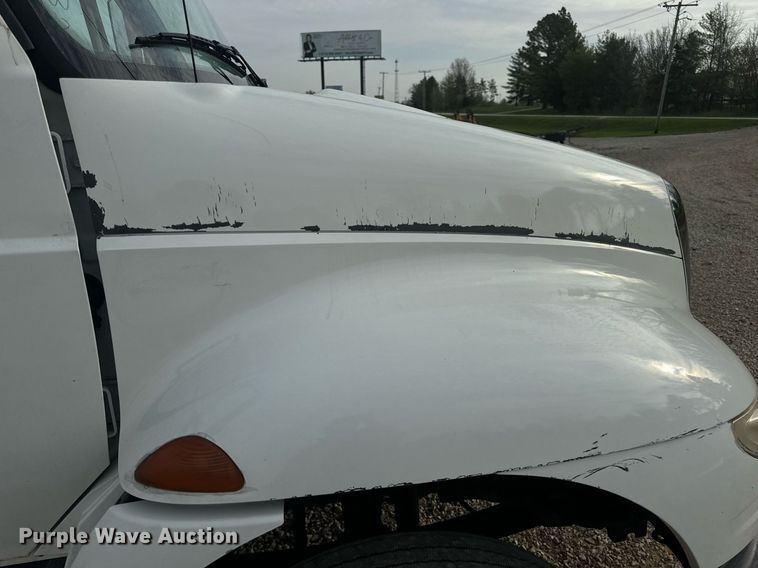 image for item DV1943 2011 International 4400 truck cab and chassis