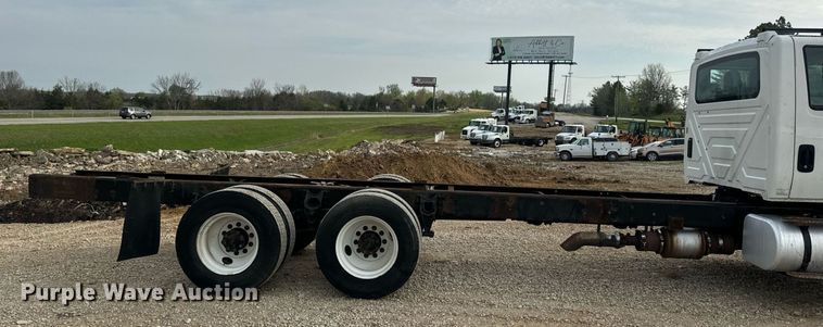 image for item DV1943 2011 International 4400 truck cab and chassis