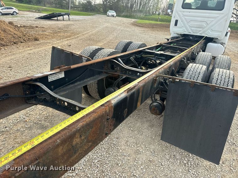 image for item DV1943 2011 International 4400 truck cab and chassis