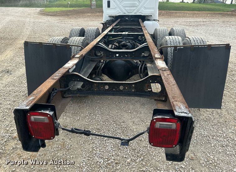 image for item DV1943 2011 International 4400 truck cab and chassis