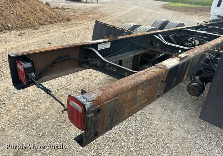 image for item DV1943 2011 International 4400 truck cab and chassis