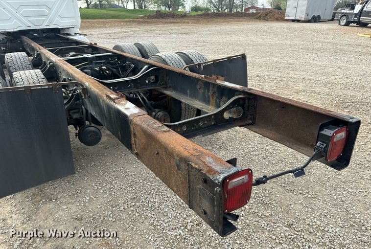 image for item DV1943 2011 International 4400 truck cab and chassis