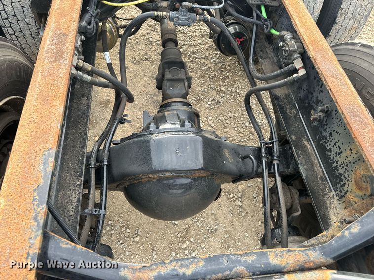 image for item DV1943 2011 International 4400 truck cab and chassis