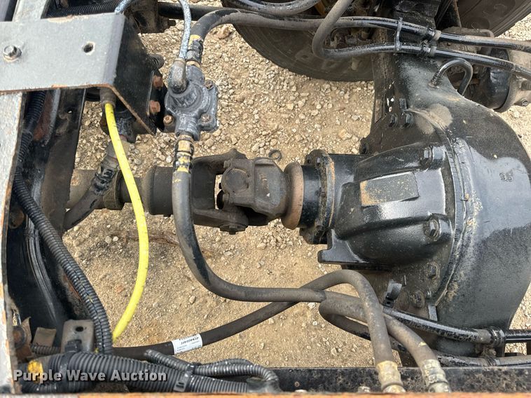 image for item DV1943 2011 International 4400 truck cab and chassis