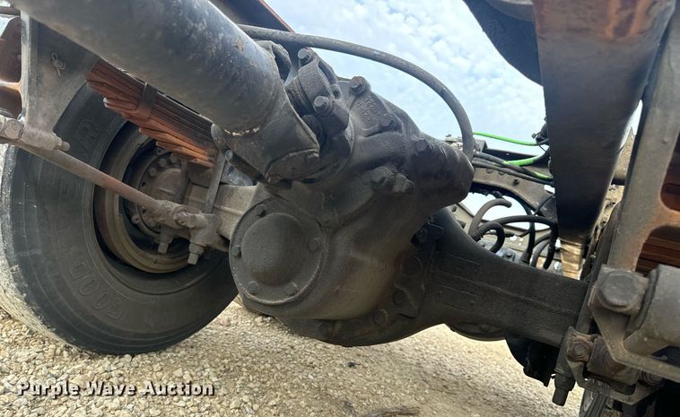 image for item DV1943 2011 International 4400 truck cab and chassis