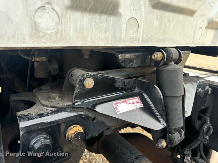 image for item DV1943 2011 International 4400 truck cab and chassis