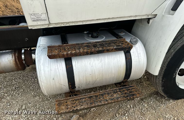 image for item DV1943 2011 International 4400 truck cab and chassis