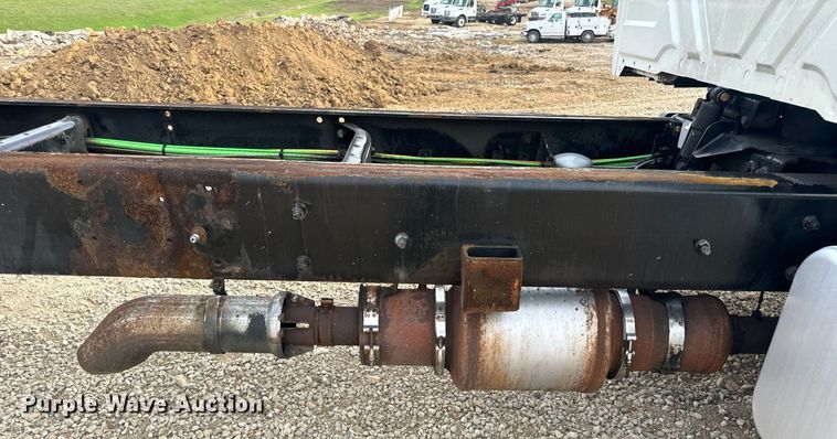 image for item DV1943 2011 International 4400 truck cab and chassis