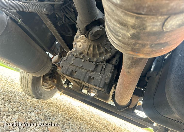 image for item DV1943 2011 International 4400 truck cab and chassis