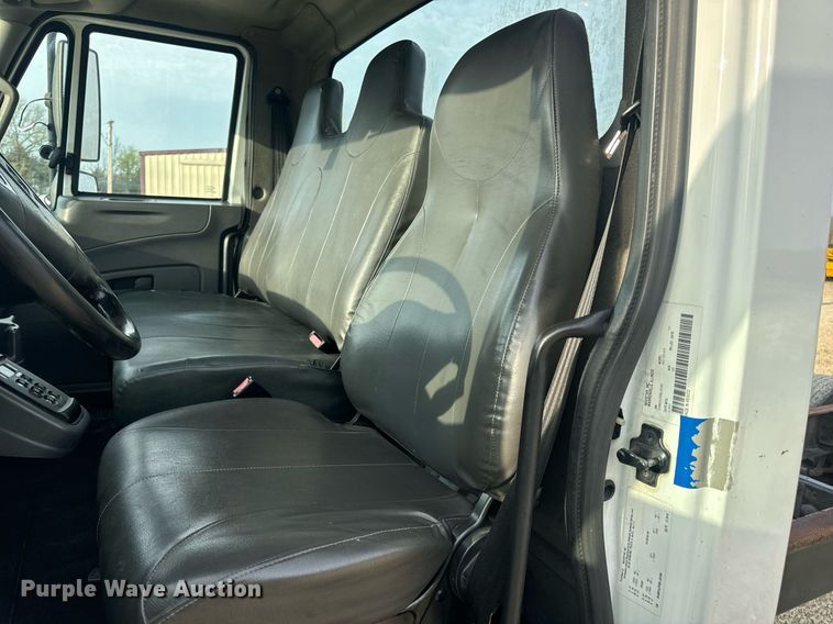 image for item DV1943 2011 International 4400 truck cab and chassis