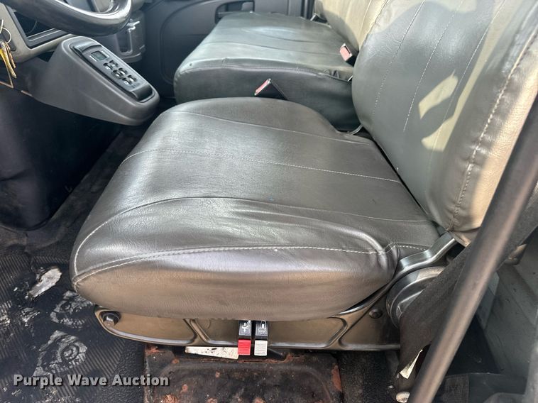 image for item DV1943 2011 International 4400 truck cab and chassis