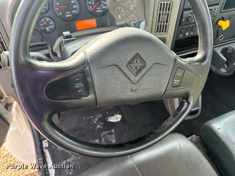 image for item DV1943 2011 International 4400 truck cab and chassis